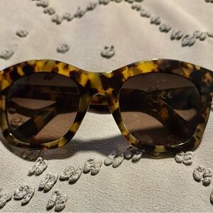 Maui Jim "Alulu" Stylish Tortoiseshell Sunglasses